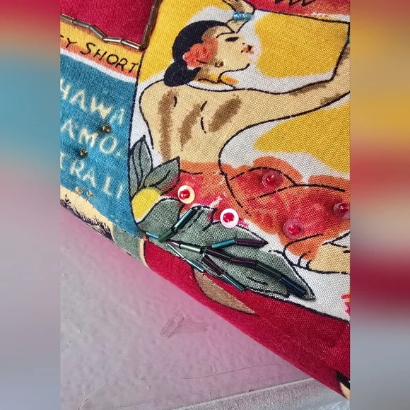 Sydney Short Postcard Colorful Hawaiian Handbag with Wooden Handles - Picture 8 of 15